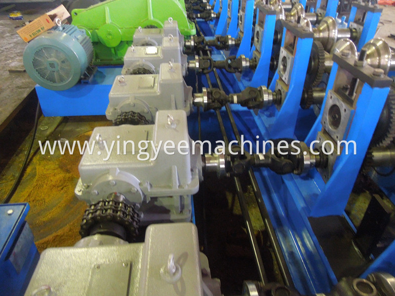 highway guardrail roll forming machine